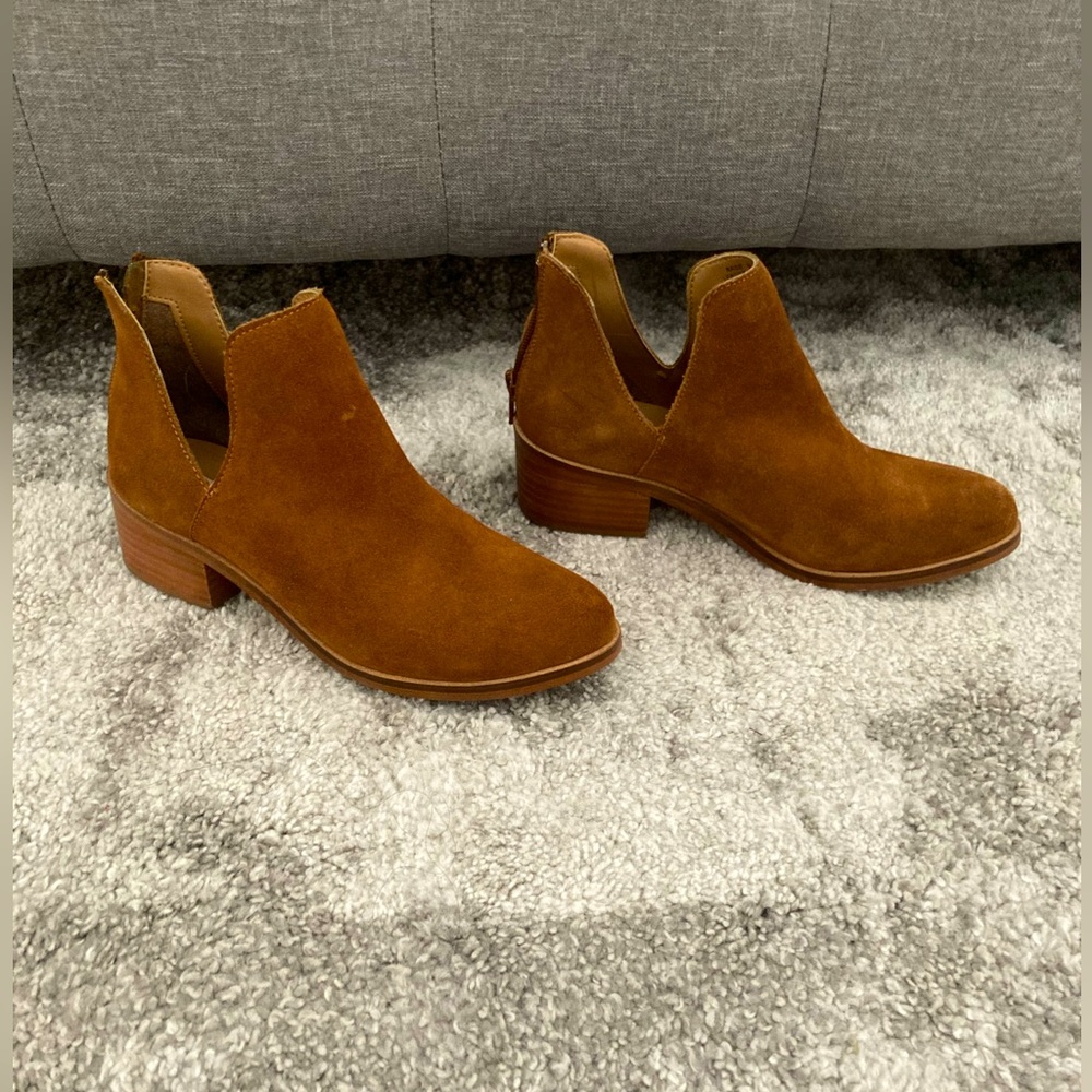 Steve Madden Booties In Tan Size 6 - image 1